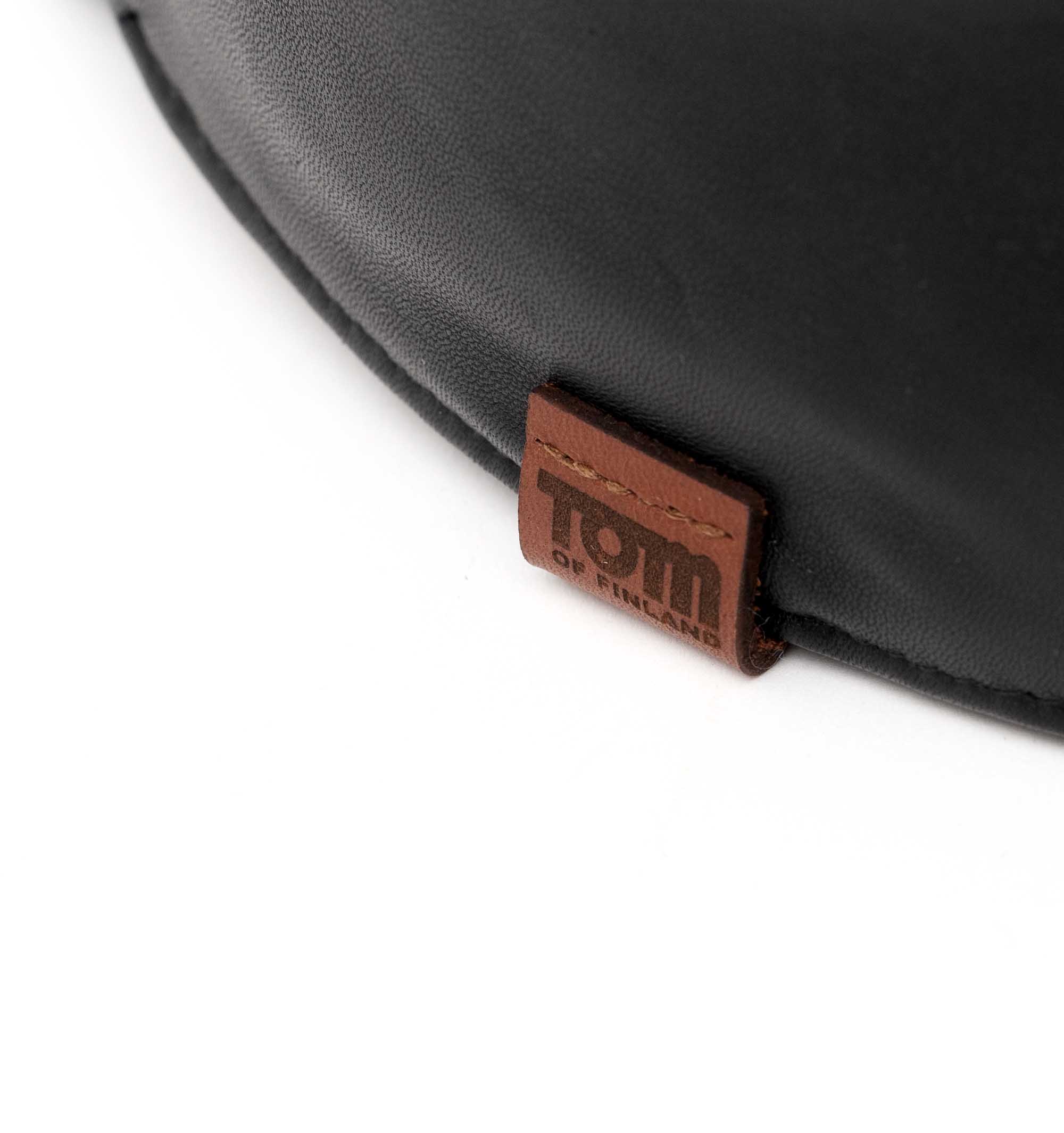 Costo x Tom of Finland Gona lÃ¤tsÃ¤ nahkatÃ¤gi