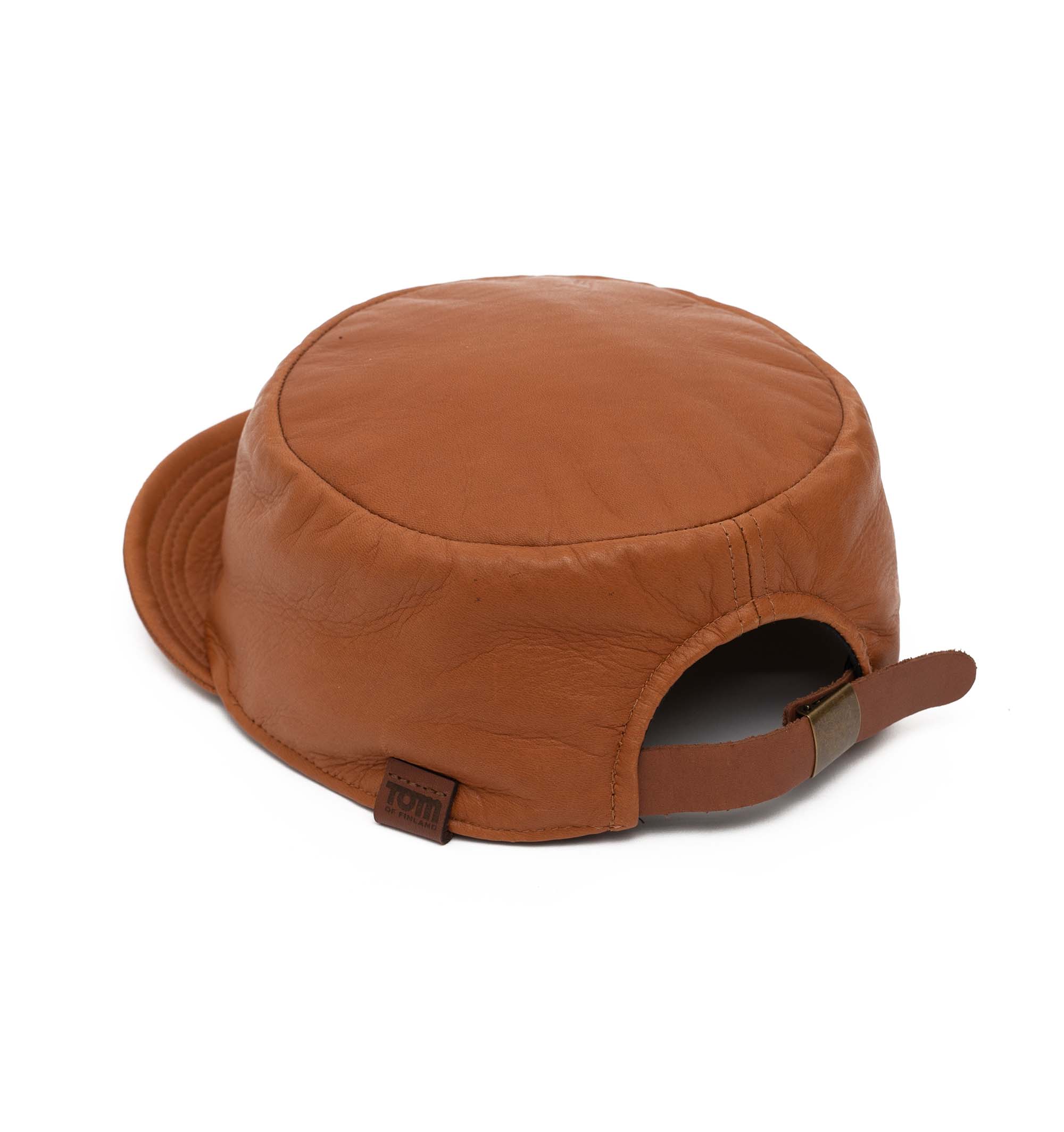 TOMGON3_costo_x_tom_of_finland_gona_hattu_ruskea_nahka_003 Costo x Tom of Finland Gona lätsä ruskea nahka takaa