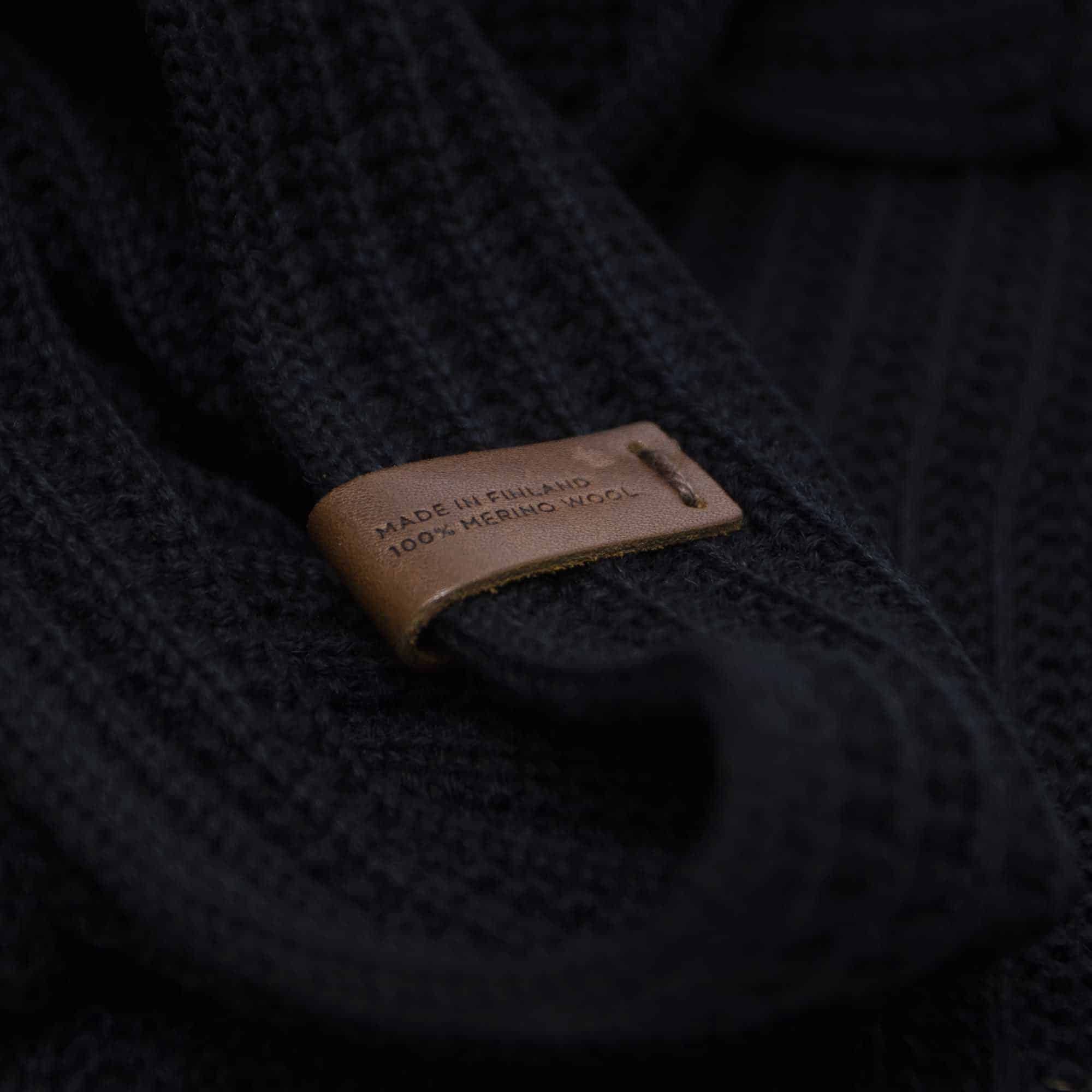 costo-tari-tube-scarf-black-leather-detail