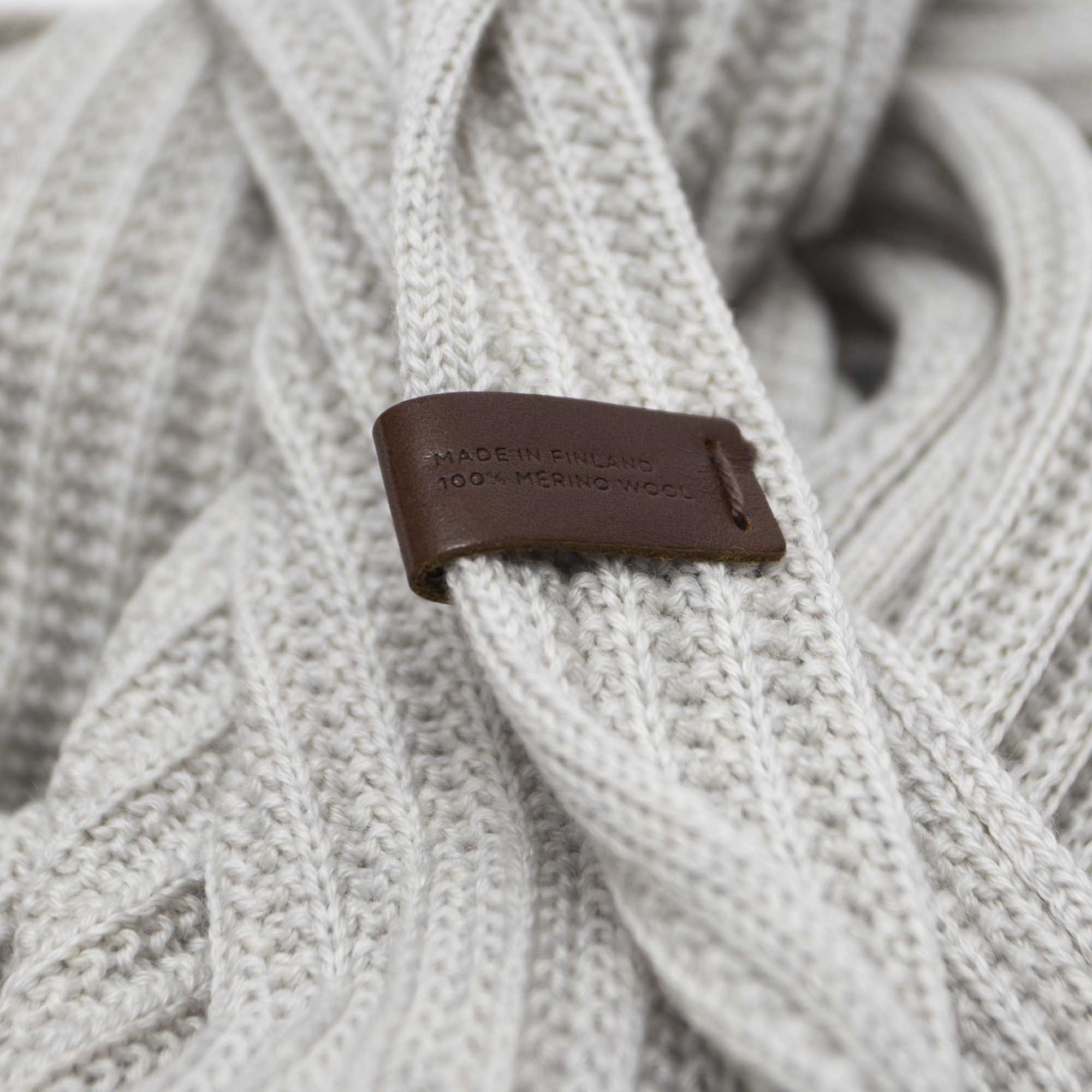 costo-tari-tube-scarf-grey-leather-detail