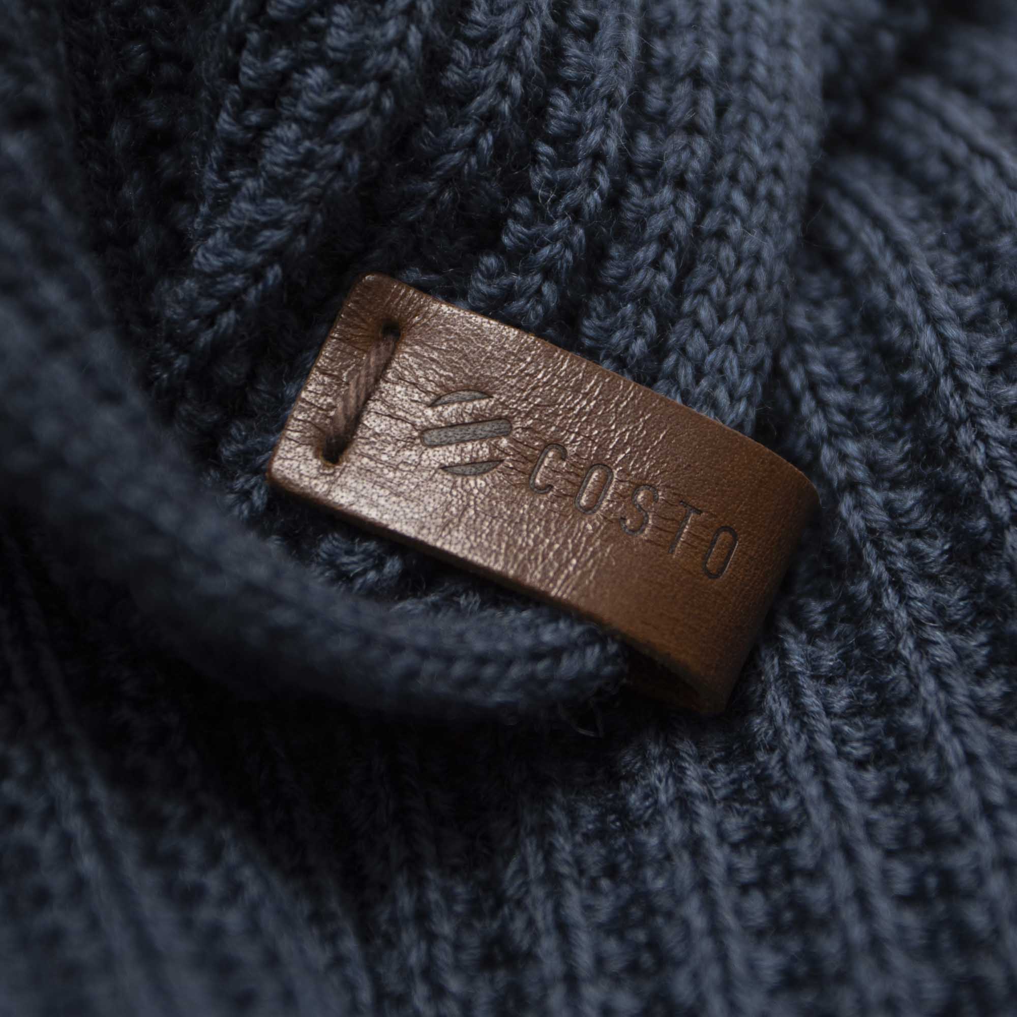 costo-tari-tube-scarf-prussian-blue-leather-detail